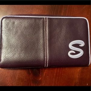 Leather Accordion Wallet/Checkbook with “S” Detail